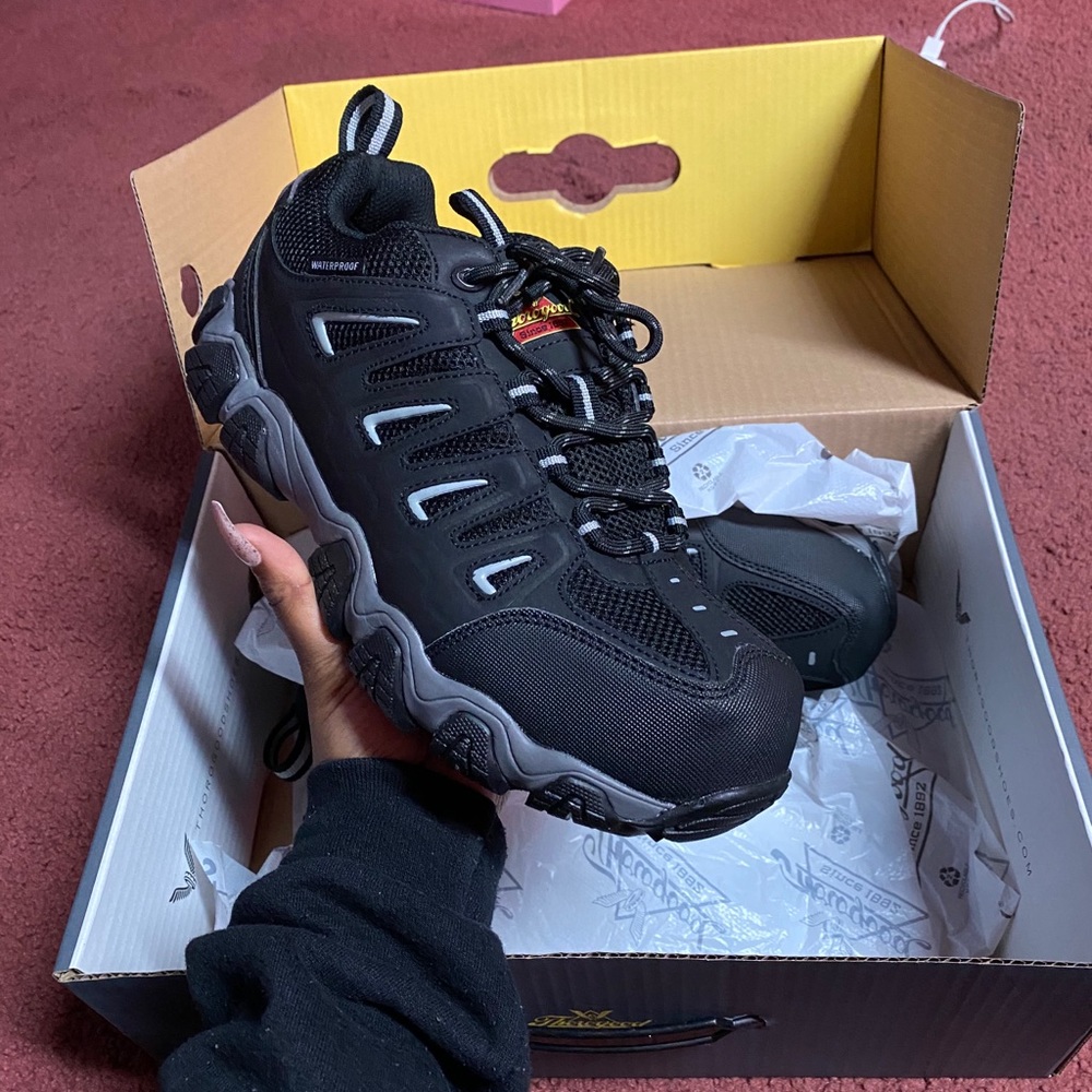 Work shoes